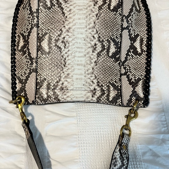 Isabel Marant embossed leather cross body bag - Picture 5 of 8